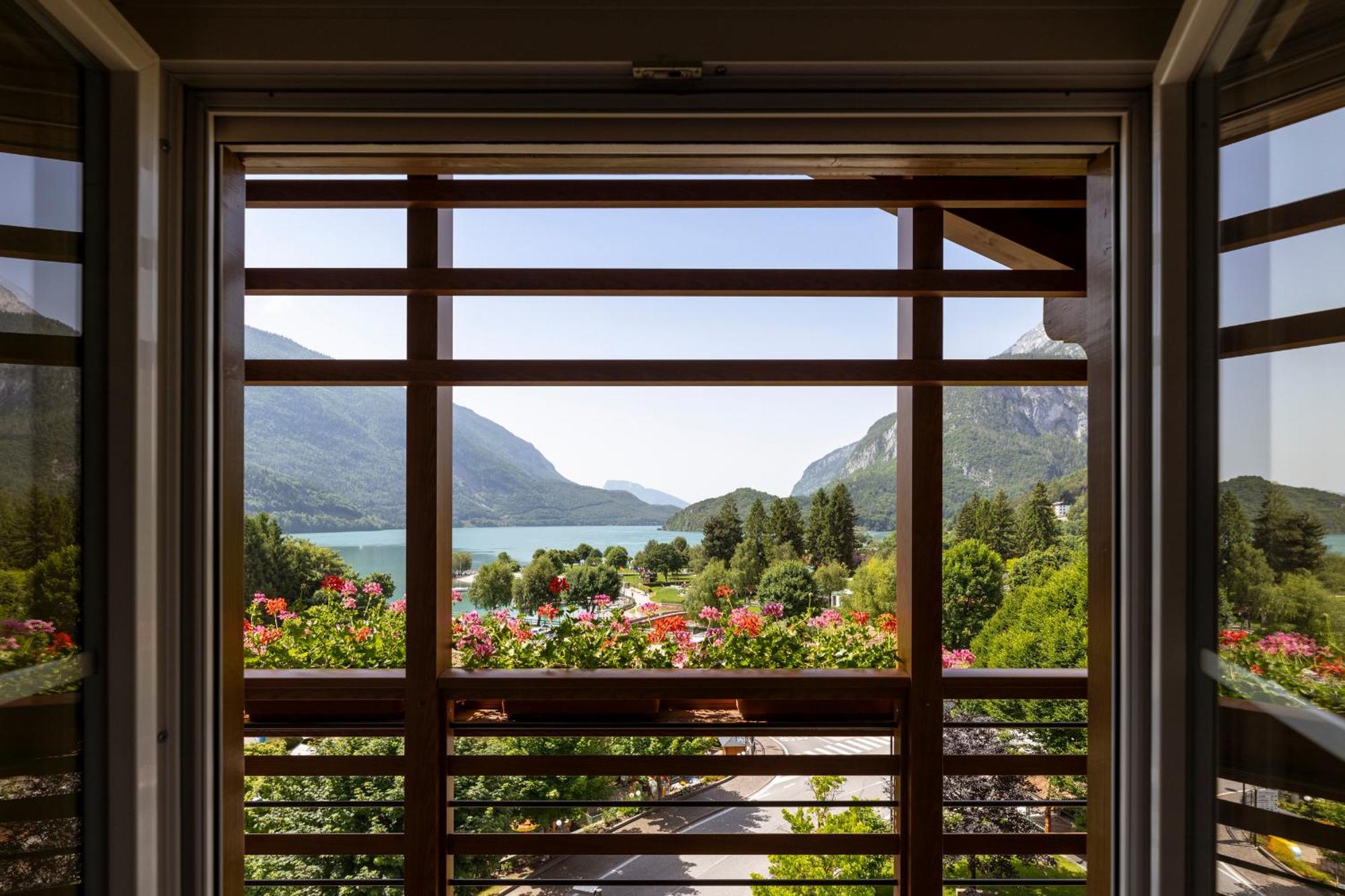 Hotel Lido - Slow & Natural Living Molveno Exteriér fotografie